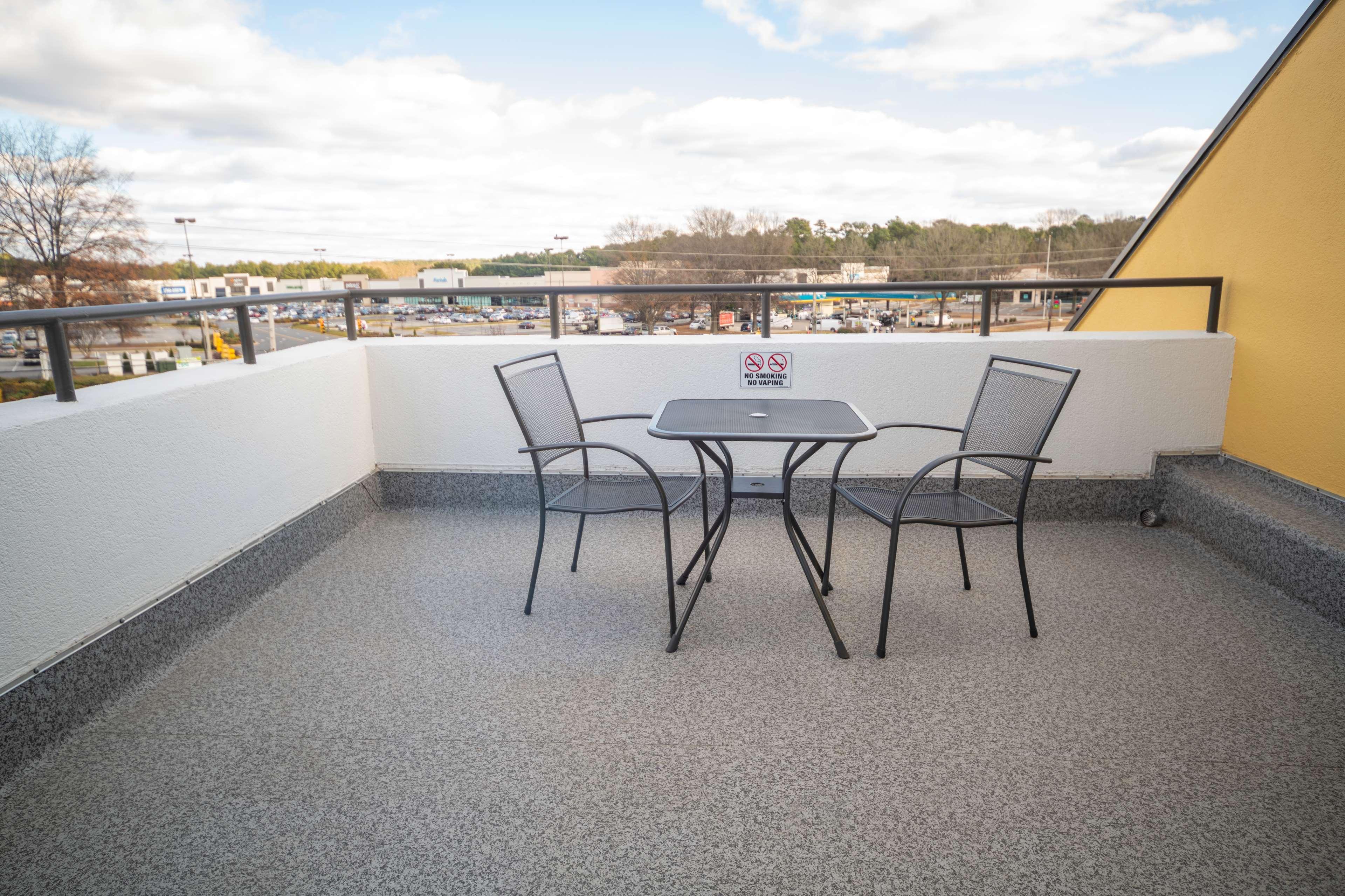 Best Western Plus Raleigh Crabtree Valley Hotel Экстерьер фото