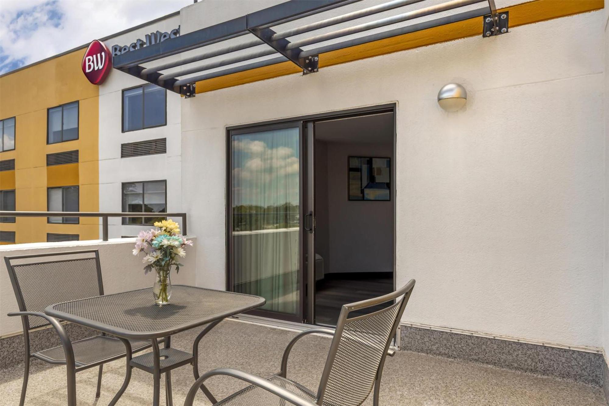 Best Western Plus Raleigh Crabtree Valley Hotel Экстерьер фото